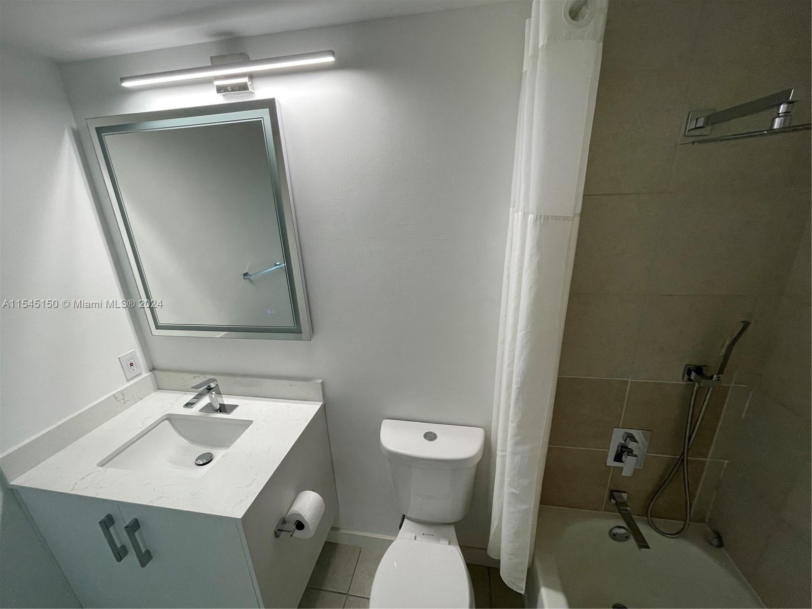 Guest Bathroom with Bathtub
