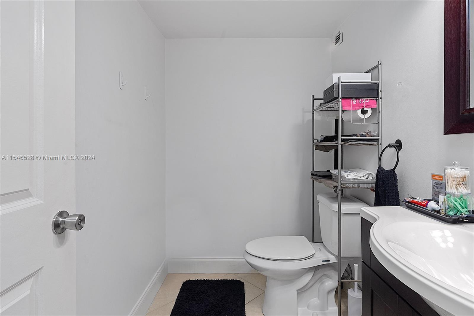 1880 S Ocean Dr 805, Hallandale Beach, Florida 33009, 1 Bedroom Bedrooms, ,1 BathroomBathrooms,Residential,For Sale,1880 S Ocean Dr 805,A11546528