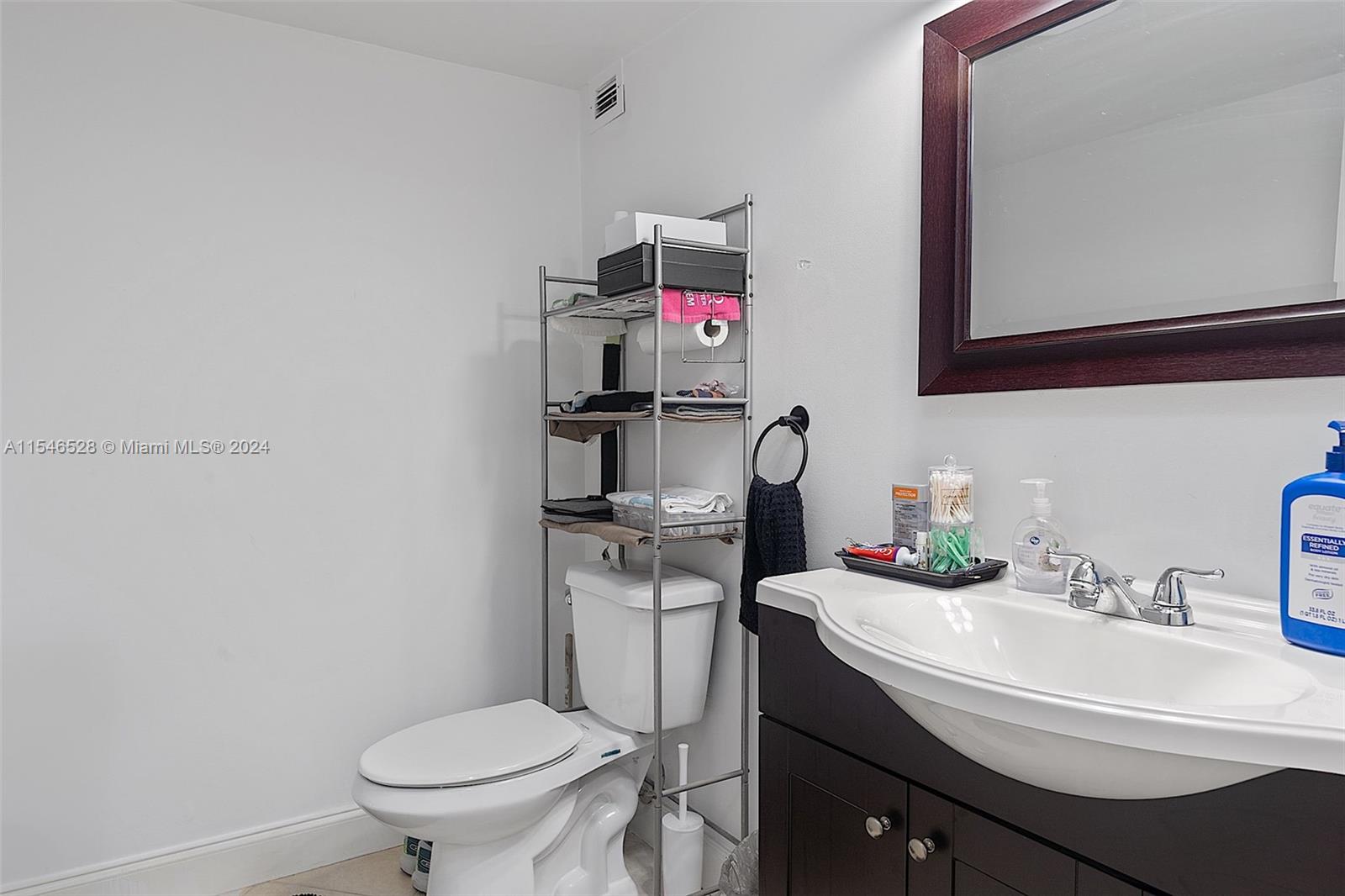 1880 S Ocean Dr 805, Hallandale Beach, Florida 33009, 1 Bedroom Bedrooms, ,1 BathroomBathrooms,Residential,For Sale,1880 S Ocean Dr 805,A11546528