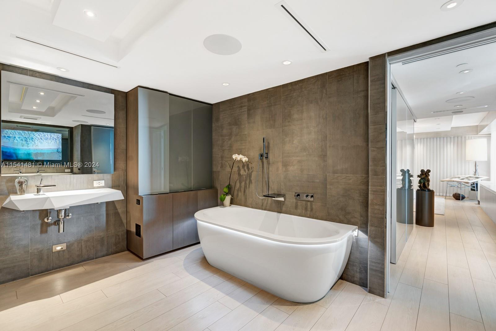 1331 Brickell Bay Dr, Miami, FL, 33131 United States, 4 Bedrooms Bedrooms, ,4 BathroomsBathrooms,Residential,For Sale,Brickell Bay Dr,A11541481