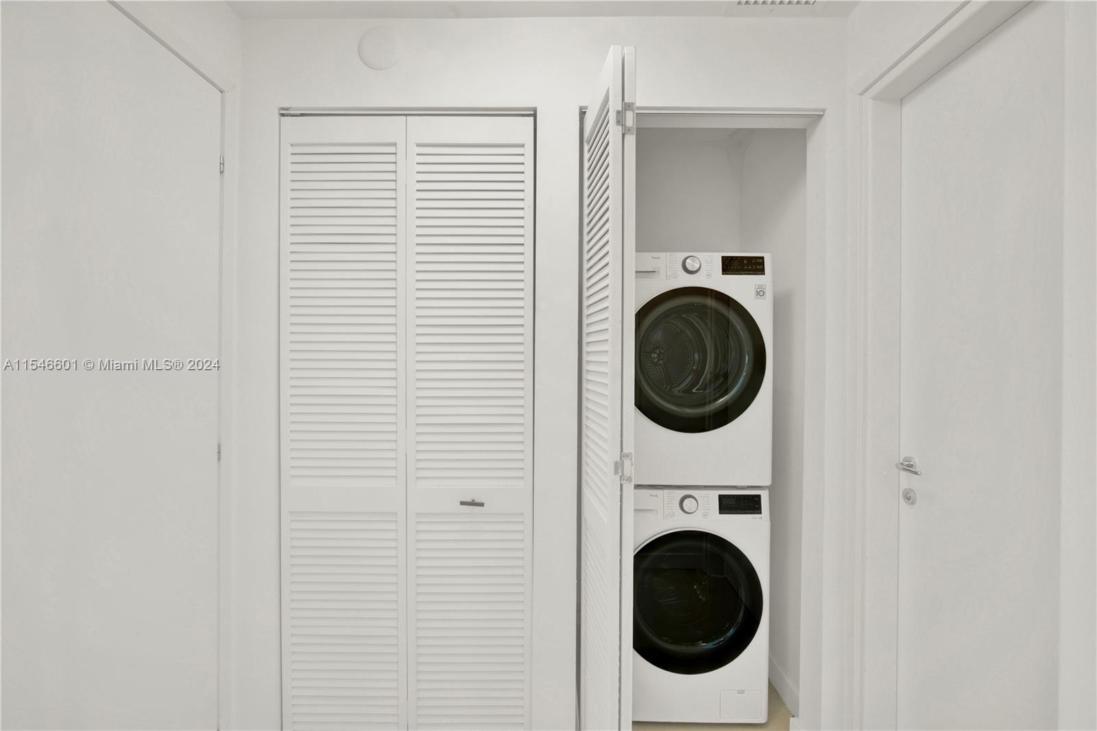 300 S Biscayne Blvd T-3406, Miami, Florida 33131, 2 Bedrooms Bedrooms, ,2 BathroomsBathrooms,Residentiallease,For Rent,300 S Biscayne Blvd T-3406,A11546601