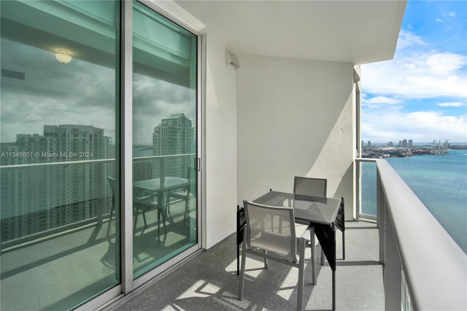 300 S Biscayne Blvd T-3406, Miami, Florida 33131, 2 Bedrooms Bedrooms, ,2 BathroomsBathrooms,Residentiallease,For Rent,300 S Biscayne Blvd T-3406,A11546601