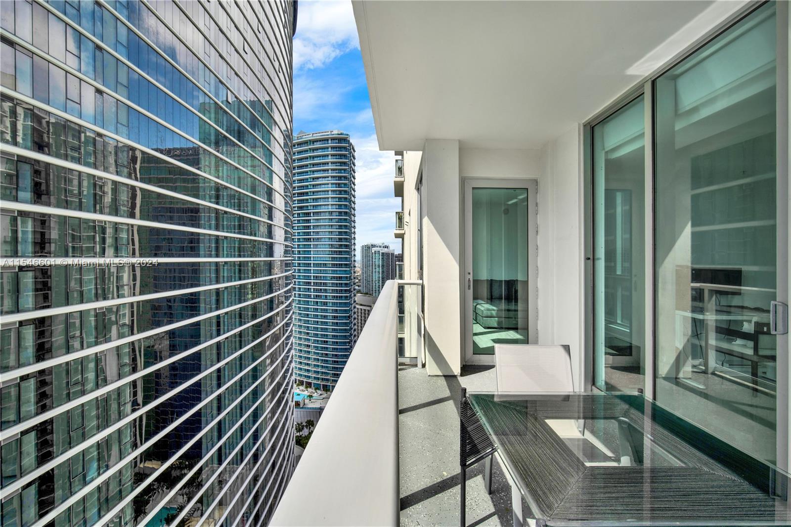 300 S Biscayne Blvd T-3406, Miami, Florida 33131, 2 Bedrooms Bedrooms, ,2 BathroomsBathrooms,Residentiallease,For Rent,300 S Biscayne Blvd T-3406,A11546601