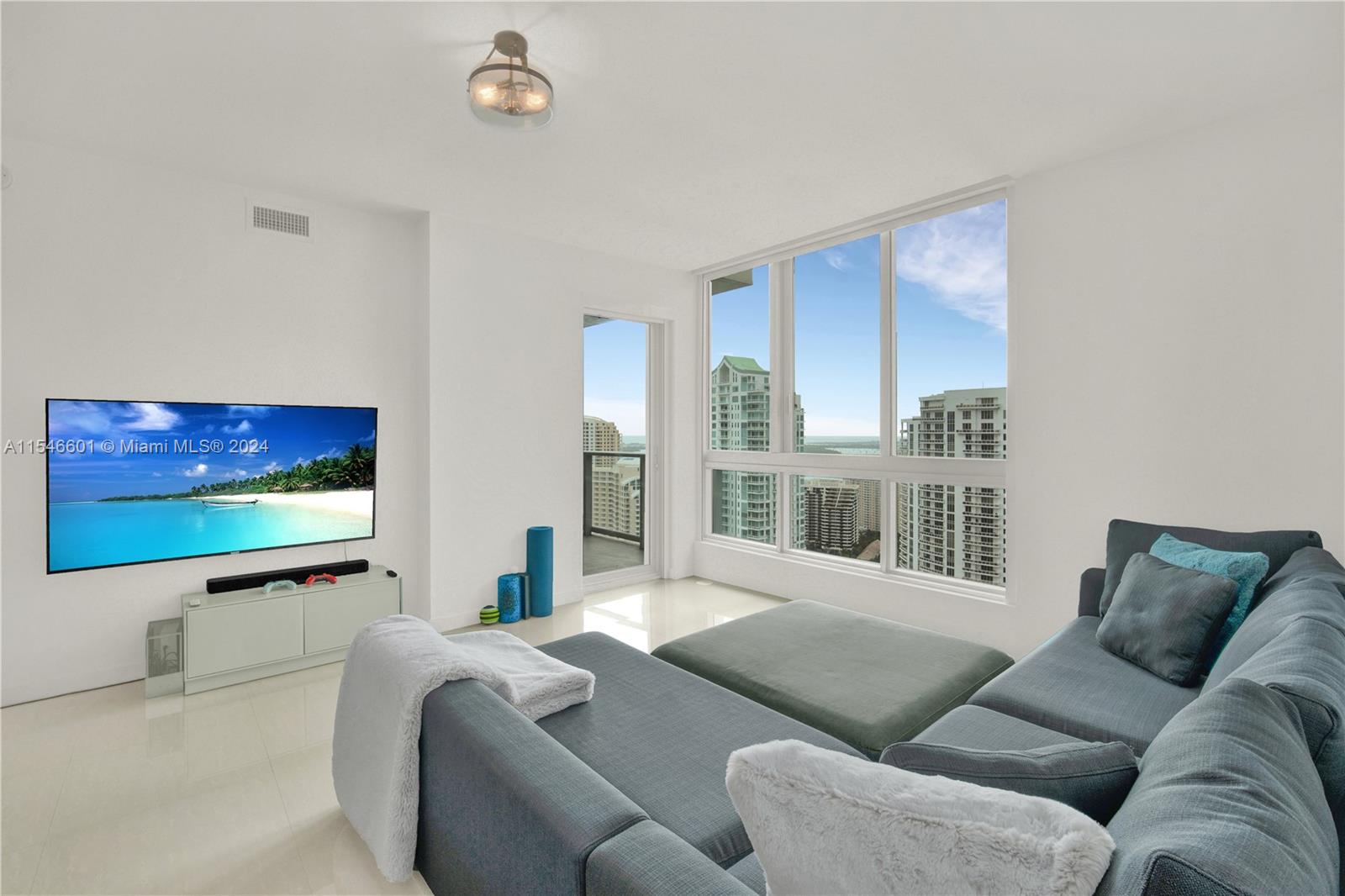 300 S Biscayne Blvd T-3406, Miami, Florida 33131, 2 Bedrooms Bedrooms, ,2 BathroomsBathrooms,Residentiallease,For Rent,300 S Biscayne Blvd T-3406,A11546601