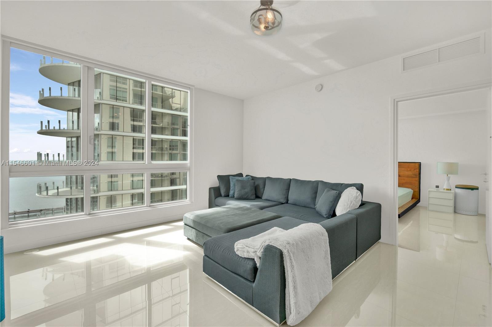 300 S Biscayne Blvd T-3406, Miami, Florida 33131, 2 Bedrooms Bedrooms, ,2 BathroomsBathrooms,Residentiallease,For Rent,300 S Biscayne Blvd T-3406,A11546601