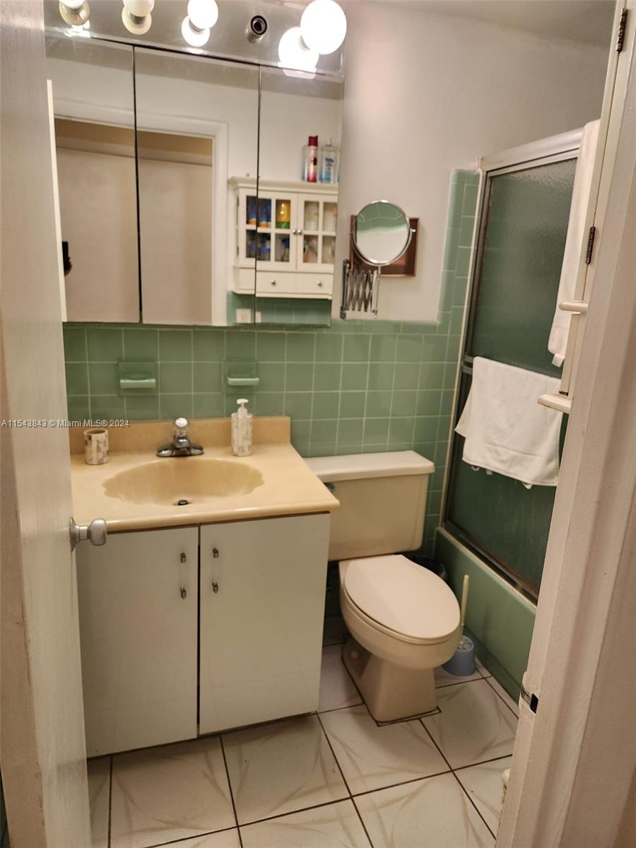 2001 S Ocean Dr 15, Hallandale Beach, Florida 33009, 1 Bedroom Bedrooms, ,1 BathroomBathrooms,Residentiallease,For Rent,2001 S Ocean Dr 15,A11543843