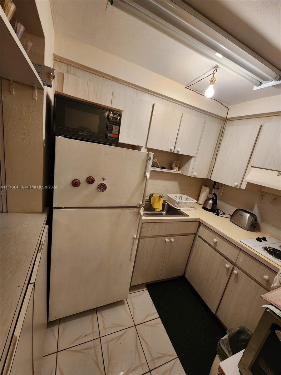 2001 S Ocean Dr 15, Hallandale Beach, Florida 33009, 1 Bedroom Bedrooms, ,1 BathroomBathrooms,Residentiallease,For Rent,2001 S Ocean Dr 15,A11543843