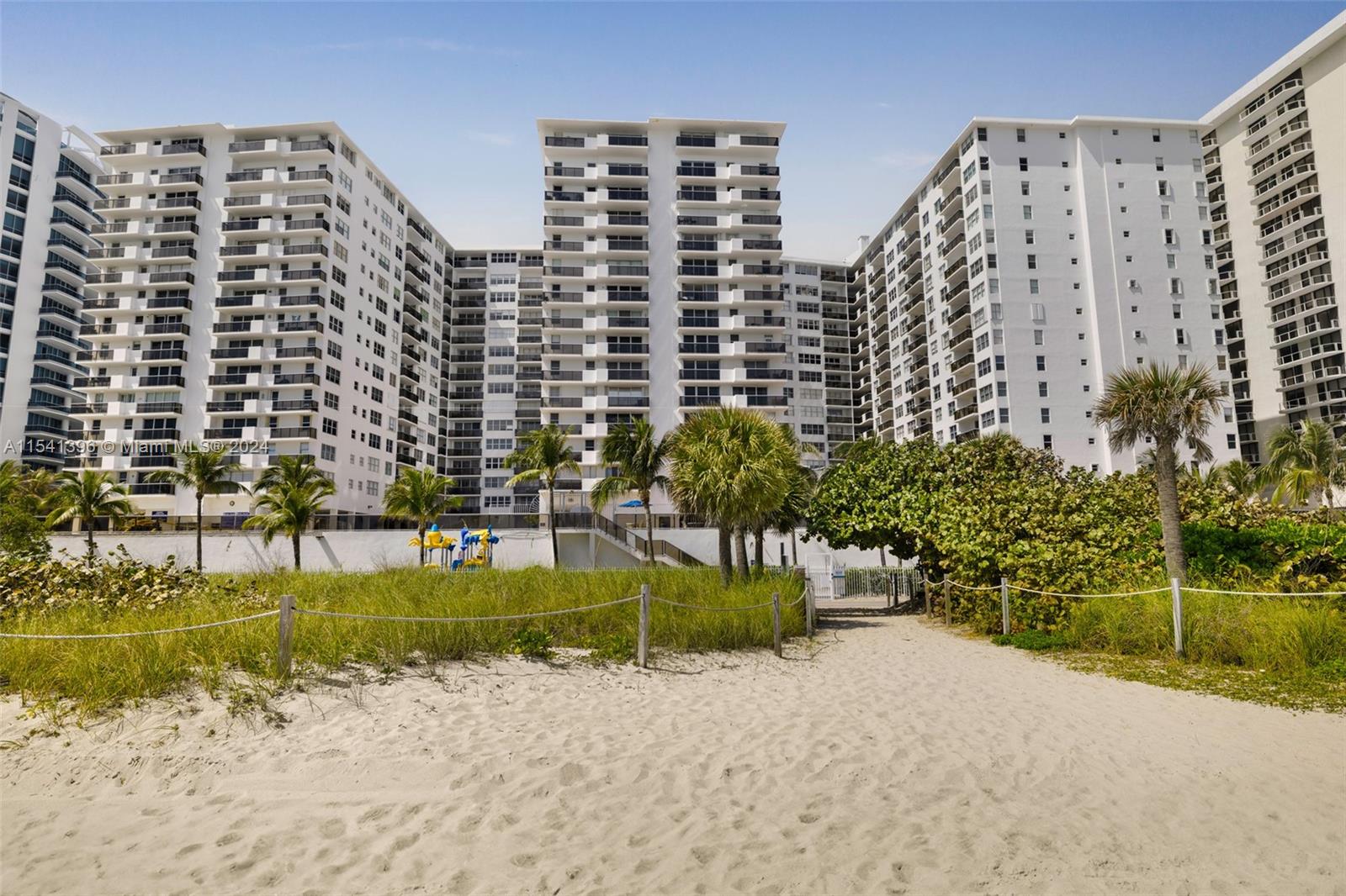 6039 Collins Ave 1602, Miami Beach, Florida 33140, 2 Bedrooms Bedrooms, ,2 BathroomsBathrooms,Residentiallease,For Rent,6039 Collins Ave 1602,A11541396