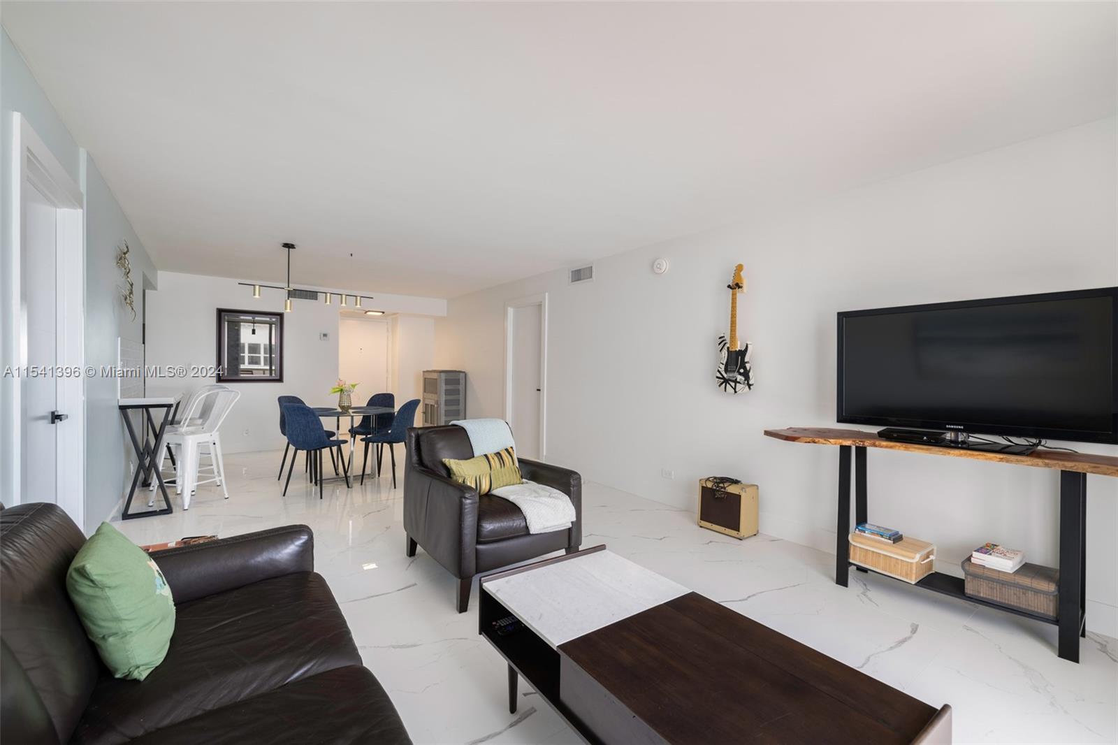 6039 Collins Ave 1602, Miami Beach, Florida 33140, 2 Bedrooms Bedrooms, ,2 BathroomsBathrooms,Residentiallease,For Rent,6039 Collins Ave 1602,A11541396