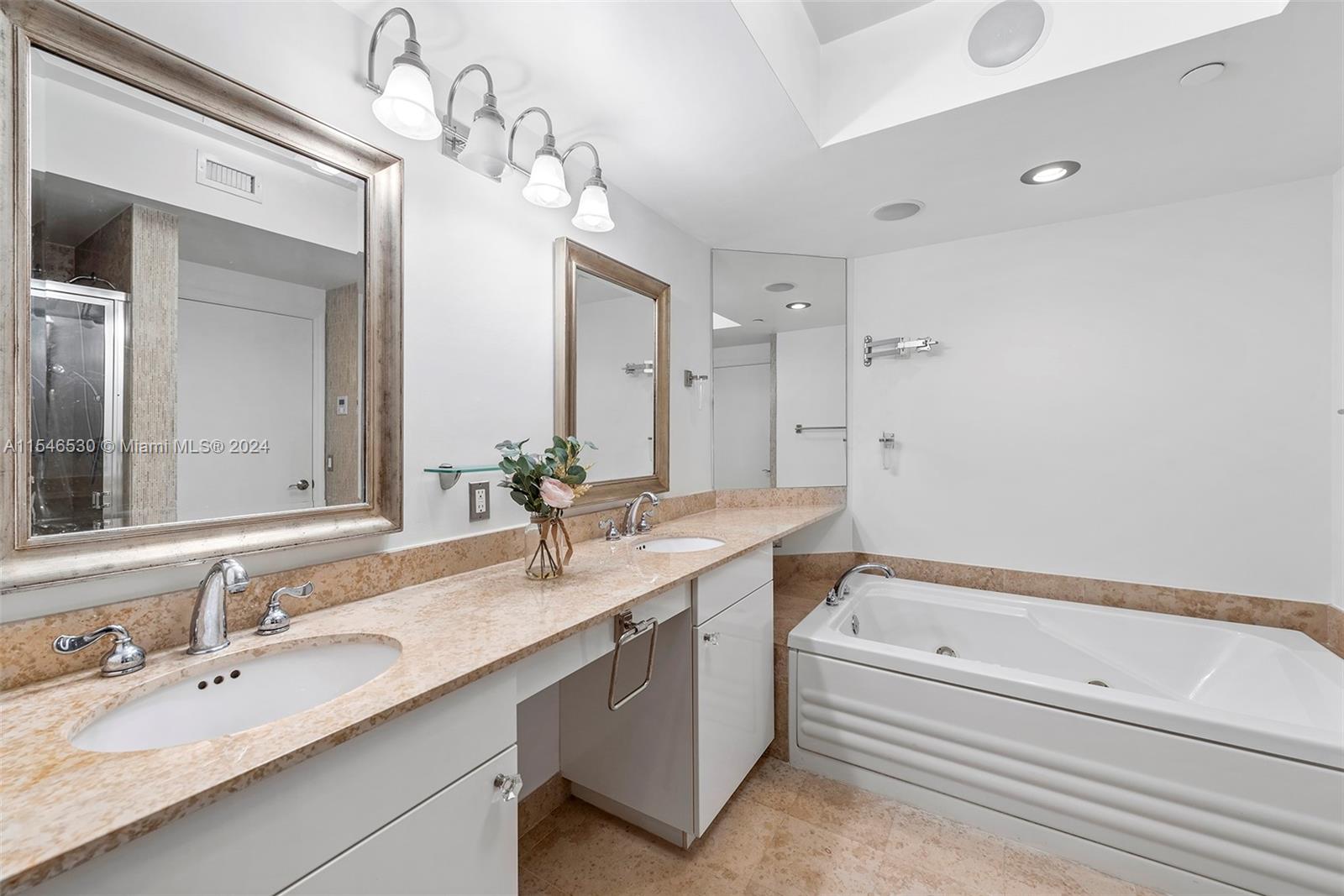 4779 Collins Ave 1201, Miami Beach, Florida 33140, 3 Bedrooms Bedrooms, ,3 BathroomsBathrooms,Residential,For Sale,4779 Collins Ave 1201,A11546530
