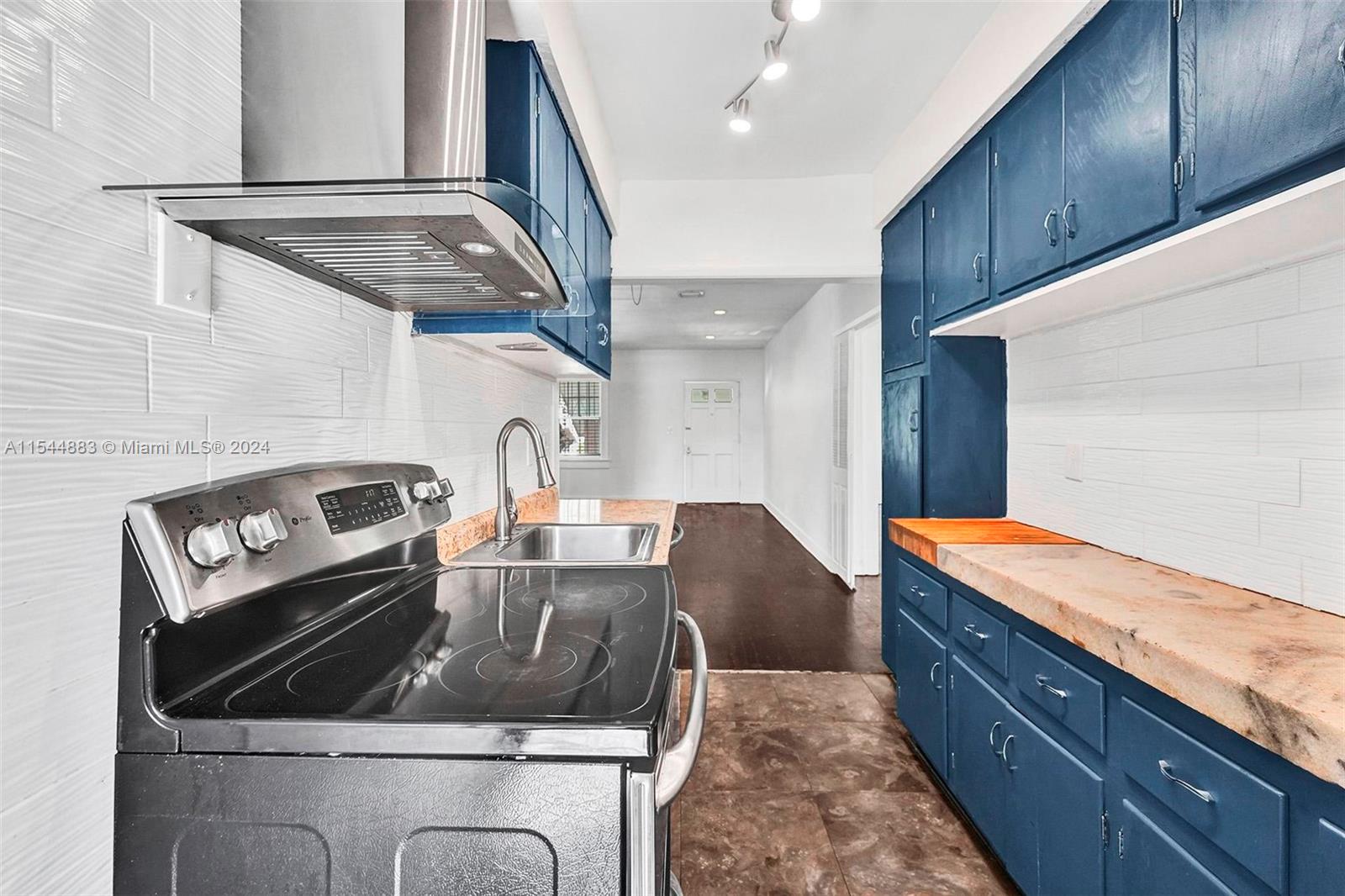 405 SW 11th Ave, Miami, Florida 33130, 6 Bedrooms Bedrooms, ,4 BathroomsBathrooms,Residential,For Sale,405 SW 11th Ave,A11544883