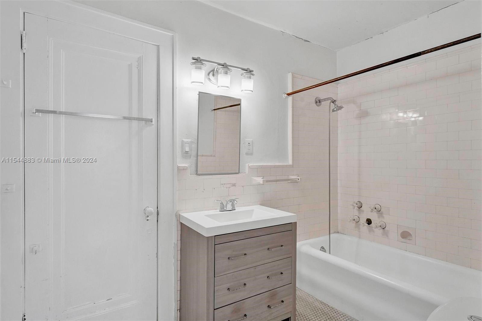 405 SW 11th Ave, Miami, Florida 33130, 6 Bedrooms Bedrooms, ,4 BathroomsBathrooms,Residential,For Sale,405 SW 11th Ave,A11544883
