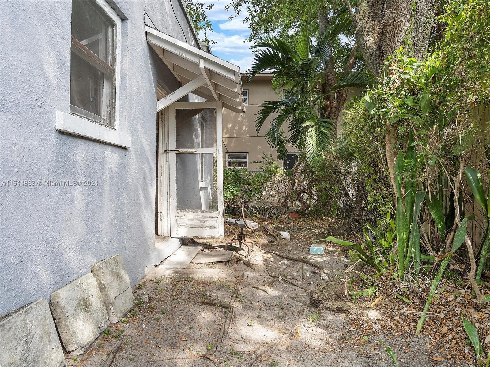 405 SW 11th Ave, Miami, Florida 33130, 6 Bedrooms Bedrooms, ,4 BathroomsBathrooms,Residential,For Sale,405 SW 11th Ave,A11544883