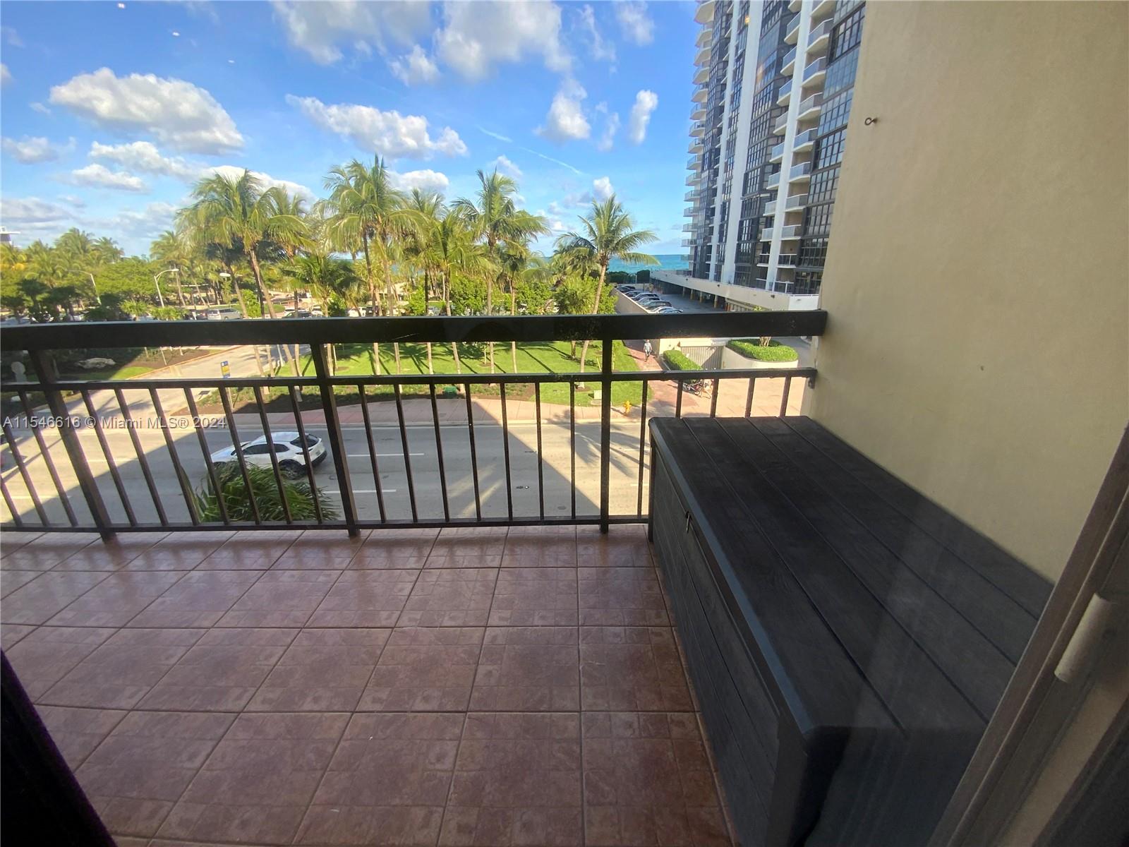 6444 Collins Ave A6, Miami Beach, Florida 33141, 2 Bedrooms Bedrooms, ,2 BathroomsBathrooms,Residentiallease,For Rent,6444 Collins Ave A6,A11546616