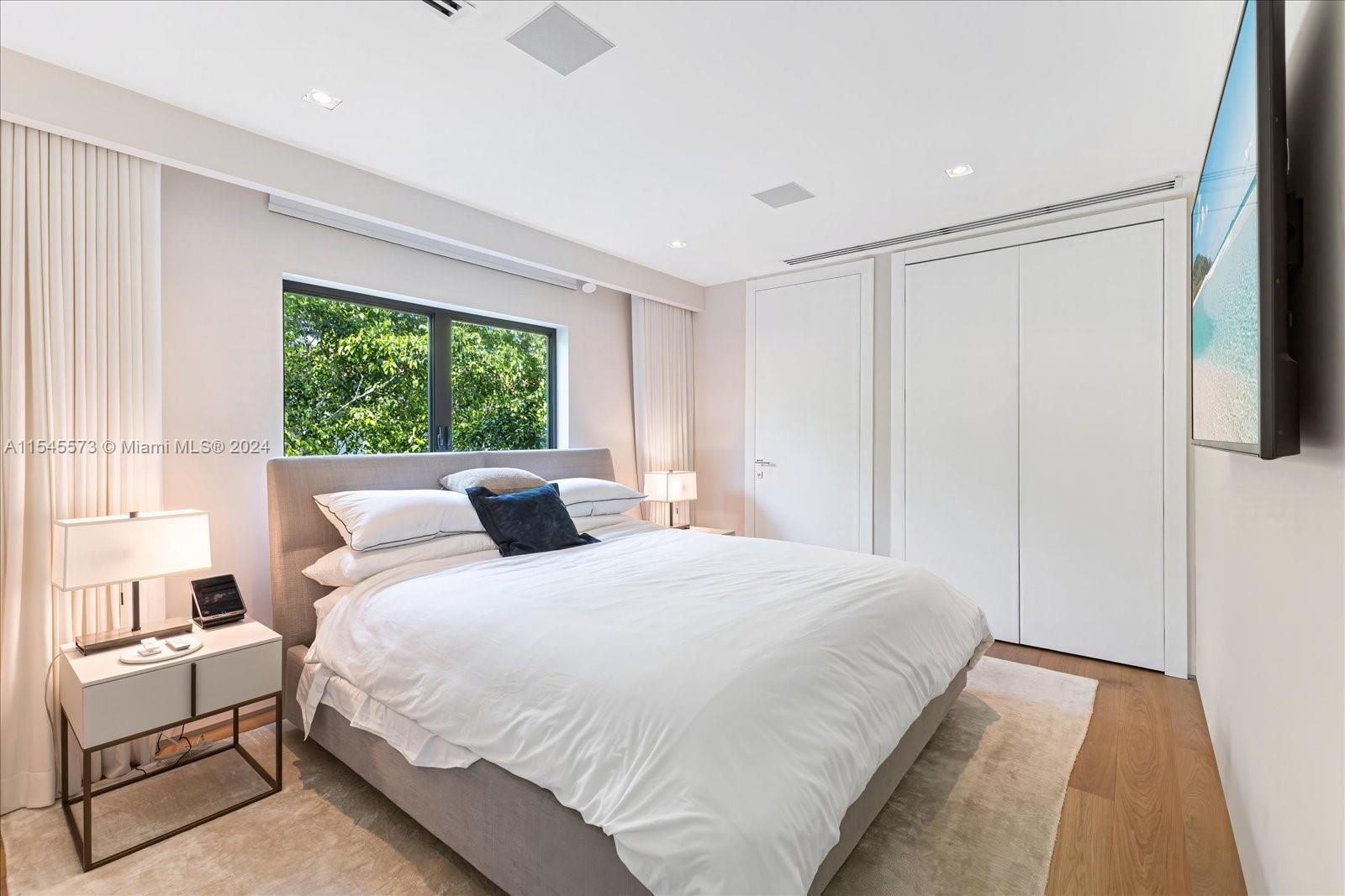 401 E Rivo Alto Dr, Miami Beach, Florida 33139, 8 Bedrooms Bedrooms, ,7 BathroomsBathrooms,Residential,For Sale,401 E Rivo Alto Dr,A11545573
