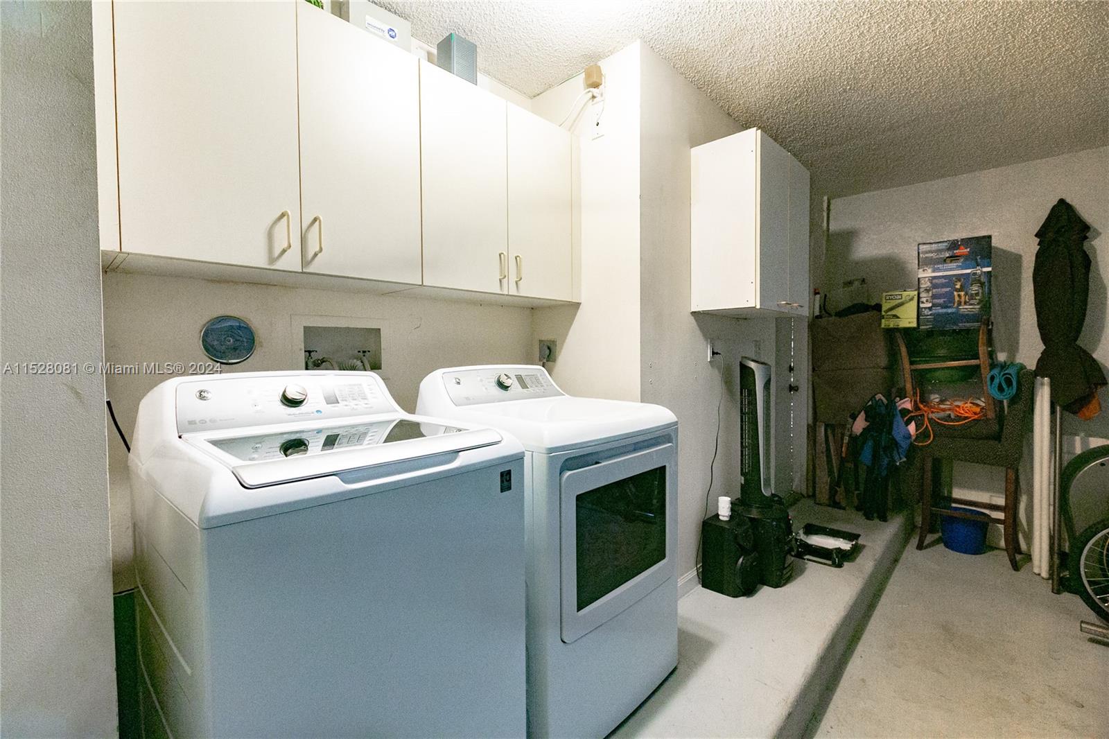 GARAGE/LAUNDRY AREA