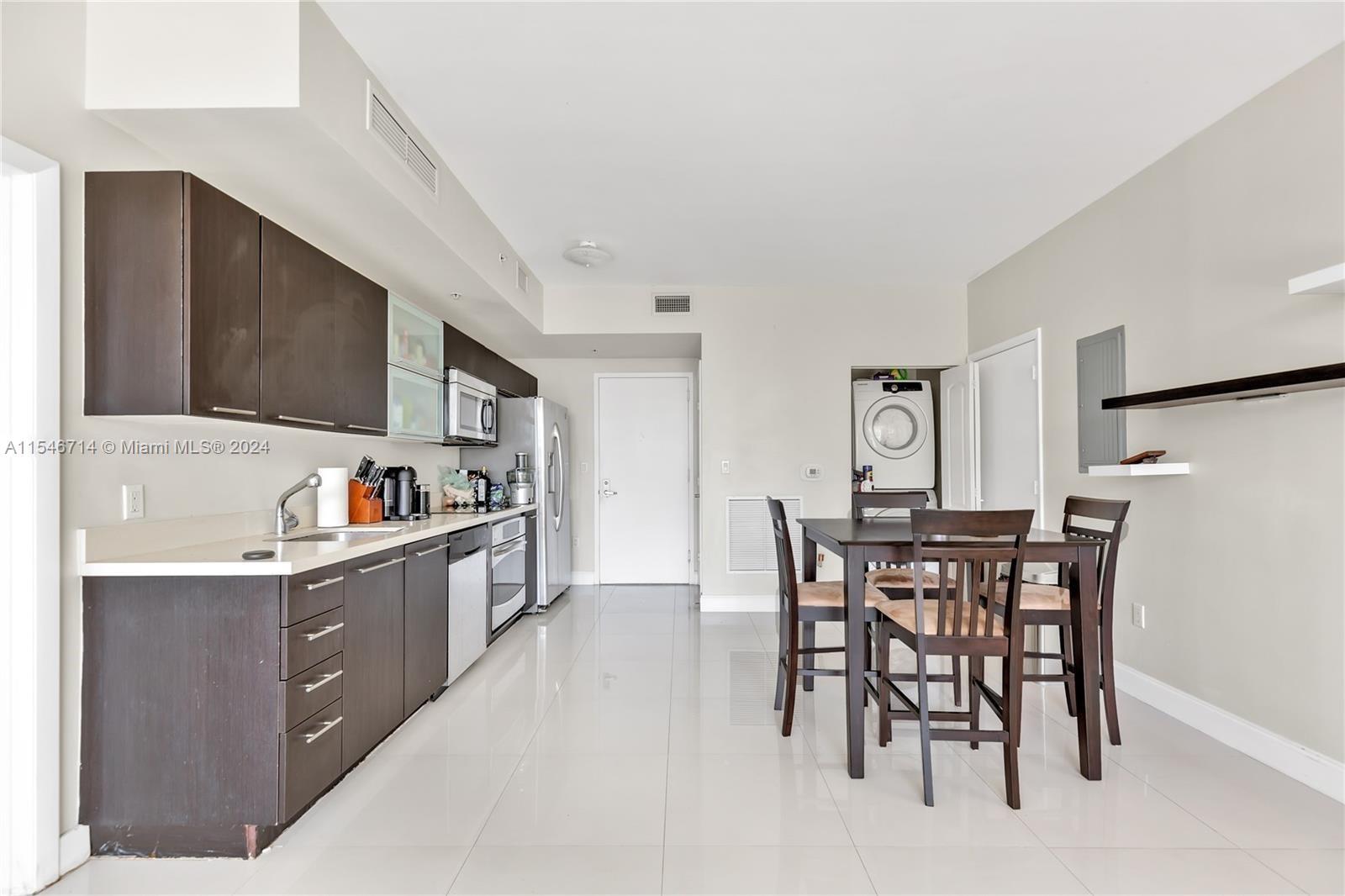 90 SW 3rd St 3303, Miami, Florida 33130, 2 Bedrooms Bedrooms, ,2 BathroomsBathrooms,Residentiallease,For Rent,90 SW 3rd St 3303,A11546714