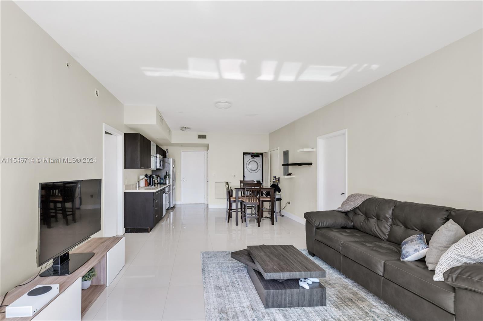 90 SW 3rd St 3303, Miami, Florida 33130, 2 Bedrooms Bedrooms, ,2 BathroomsBathrooms,Residentiallease,For Rent,90 SW 3rd St 3303,A11546714