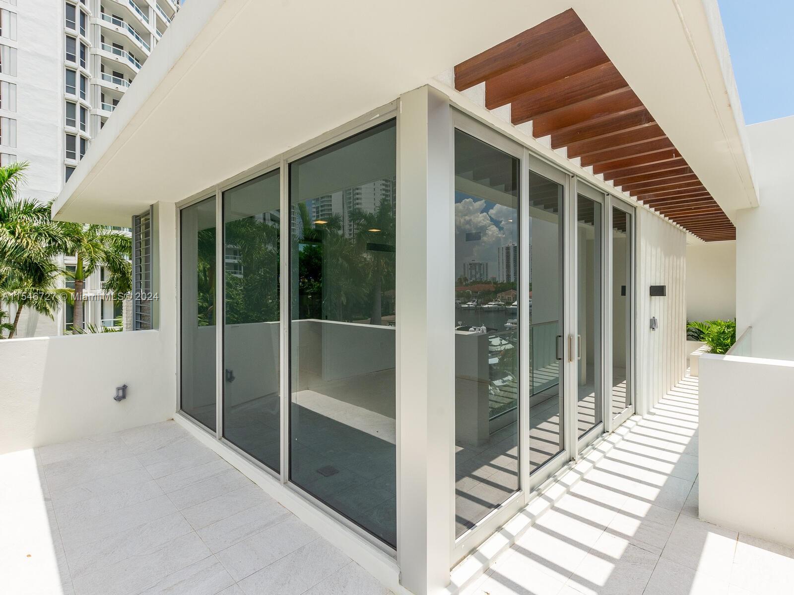 3750 Yacht Club Dr TH6, Aventura, Florida 33180, 5 Bedrooms Bedrooms, ,5 BathroomsBathrooms,Residential,For Sale,3750 Yacht Club Dr TH6,A11546727