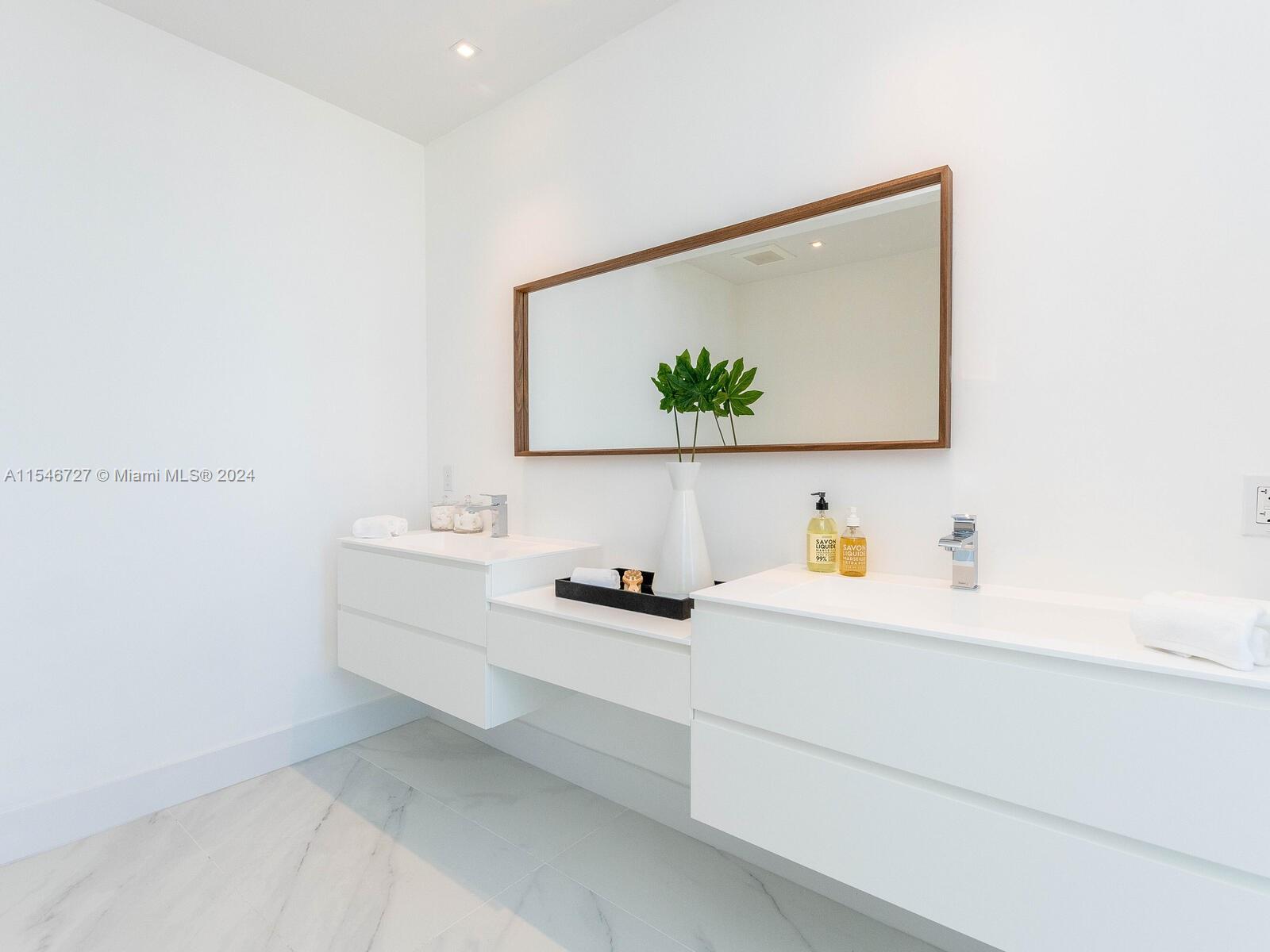 3750 Yacht Club Dr TH6, Aventura, Florida 33180, 5 Bedrooms Bedrooms, ,5 BathroomsBathrooms,Residential,For Sale,3750 Yacht Club Dr TH6,A11546727