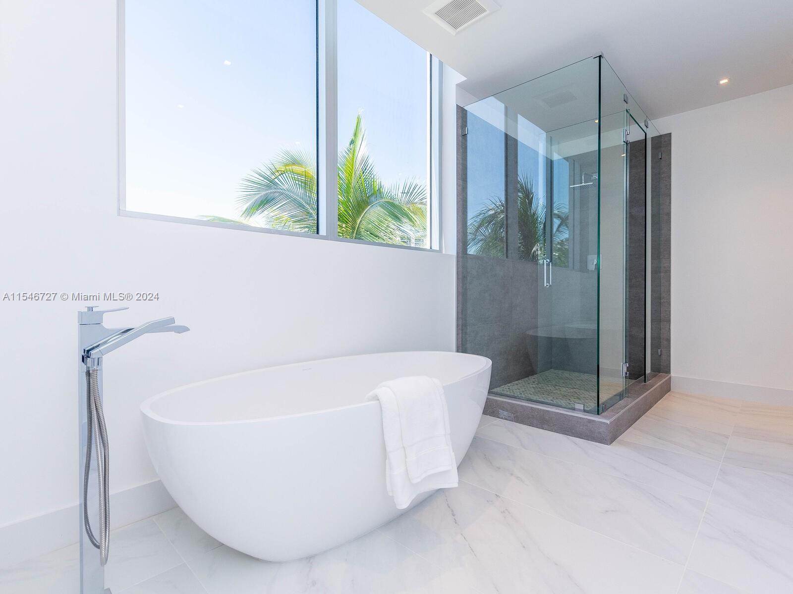 3750 Yacht Club Dr TH6, Aventura, Florida 33180, 5 Bedrooms Bedrooms, ,5 BathroomsBathrooms,Residential,For Sale,3750 Yacht Club Dr TH6,A11546727