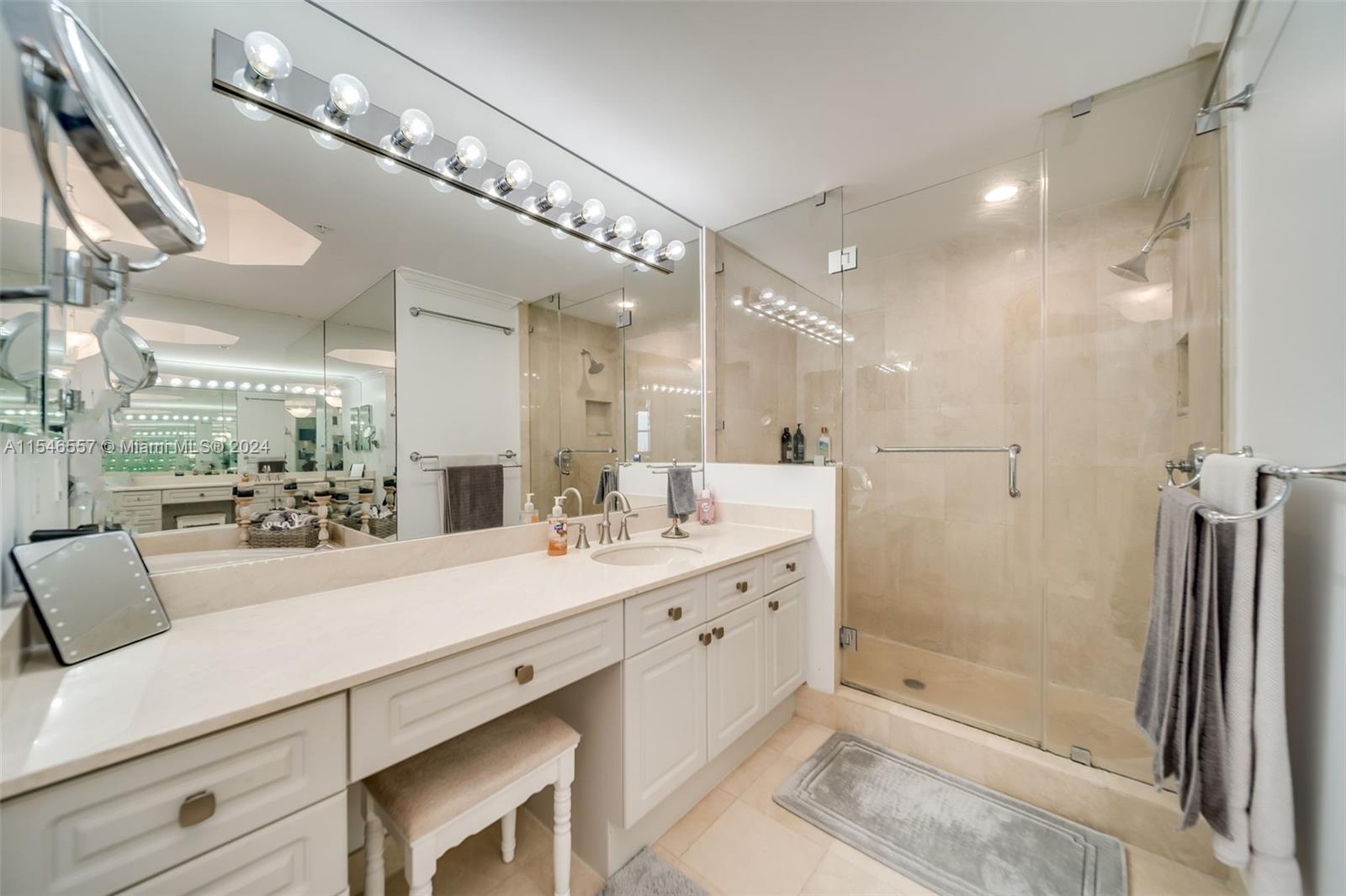 6001 N Ocean Dr 1401, Hollywood, Florida 33019, 3 Bedrooms Bedrooms, ,2 BathroomsBathrooms,Residential,For Sale,6001 N Ocean Dr 1401,A11546557