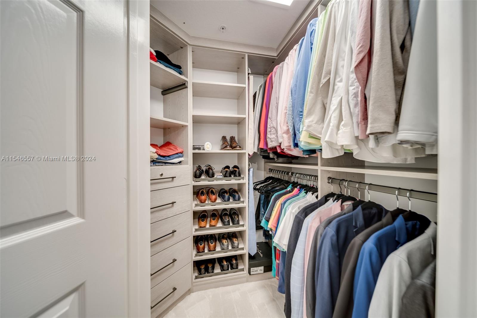 6001 N Ocean Dr 1401, Hollywood, Florida 33019, 3 Bedrooms Bedrooms, ,2 BathroomsBathrooms,Residential,For Sale,6001 N Ocean Dr 1401,A11546557