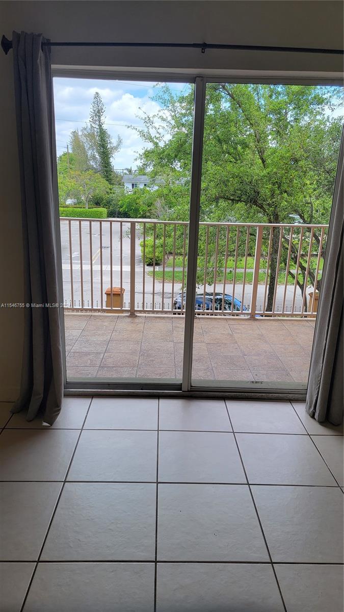 1300 NE 109th St 205, Miami, Florida 33161, 2 Bedrooms Bedrooms, ,2 BathroomsBathrooms,Residentiallease,For Rent,1300 NE 109th St 205,A11546755