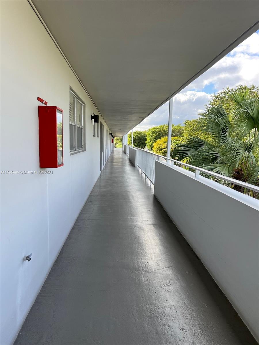 4800 Hillcrest LN 402, Hollywood, Florida 33021, 2 Bedrooms Bedrooms, ,2 BathroomsBathrooms,Residential,For Sale,4800 Hillcrest LN 402,A11546449