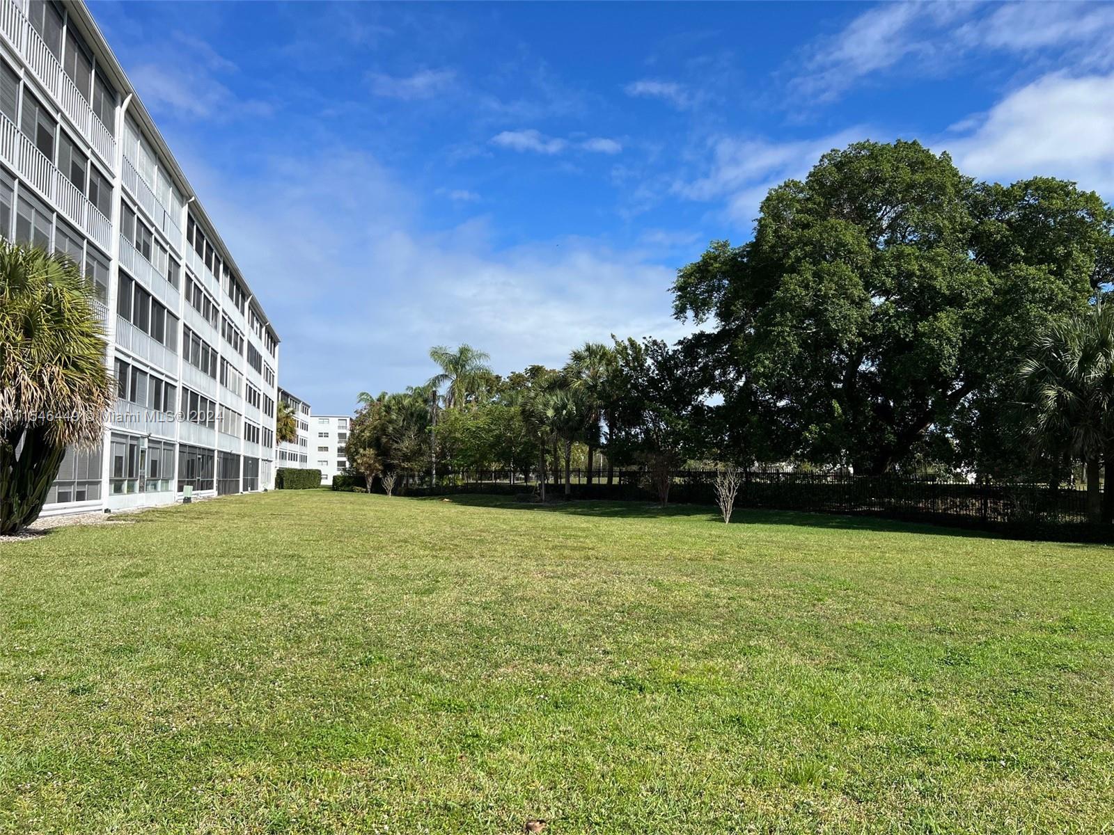 4800 Hillcrest LN 402, Hollywood, Florida 33021, 2 Bedrooms Bedrooms, ,2 BathroomsBathrooms,Residential,For Sale,4800 Hillcrest LN 402,A11546449