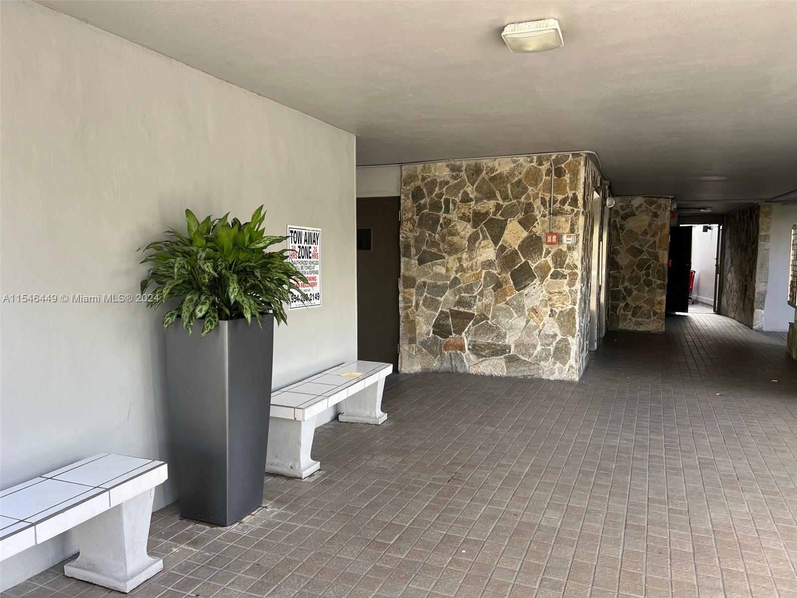 4800 Hillcrest LN 402, Hollywood, Florida 33021, 2 Bedrooms Bedrooms, ,2 BathroomsBathrooms,Residential,For Sale,4800 Hillcrest LN 402,A11546449