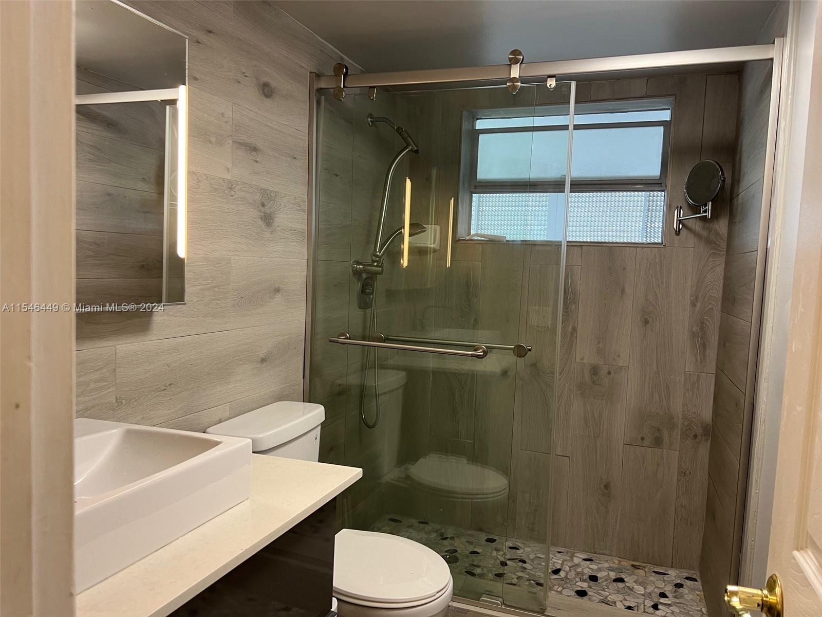 4800 Hillcrest LN 402, Hollywood, Florida 33021, 2 Bedrooms Bedrooms, ,2 BathroomsBathrooms,Residential,For Sale,4800 Hillcrest LN 402,A11546449