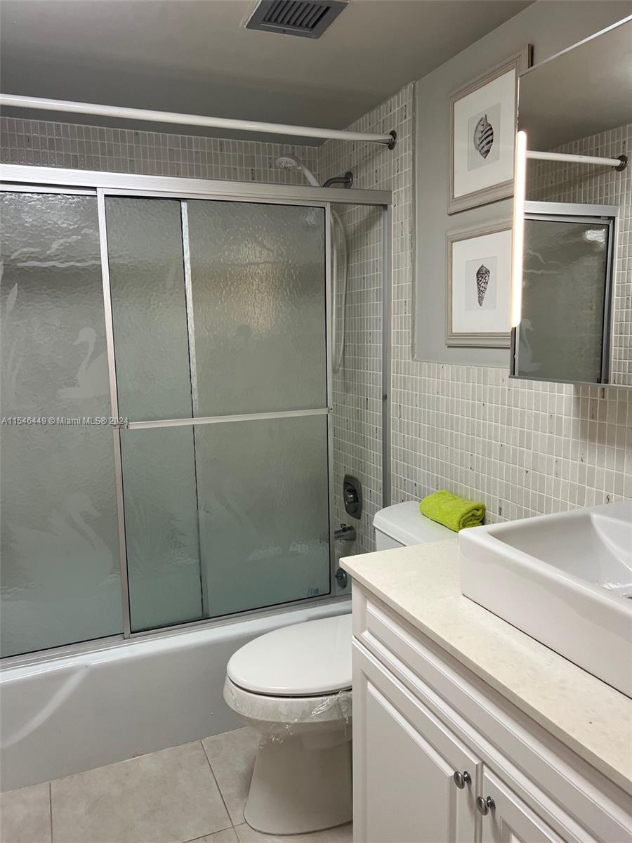 4800 Hillcrest LN 402, Hollywood, Florida 33021, 2 Bedrooms Bedrooms, ,2 BathroomsBathrooms,Residential,For Sale,4800 Hillcrest LN 402,A11546449