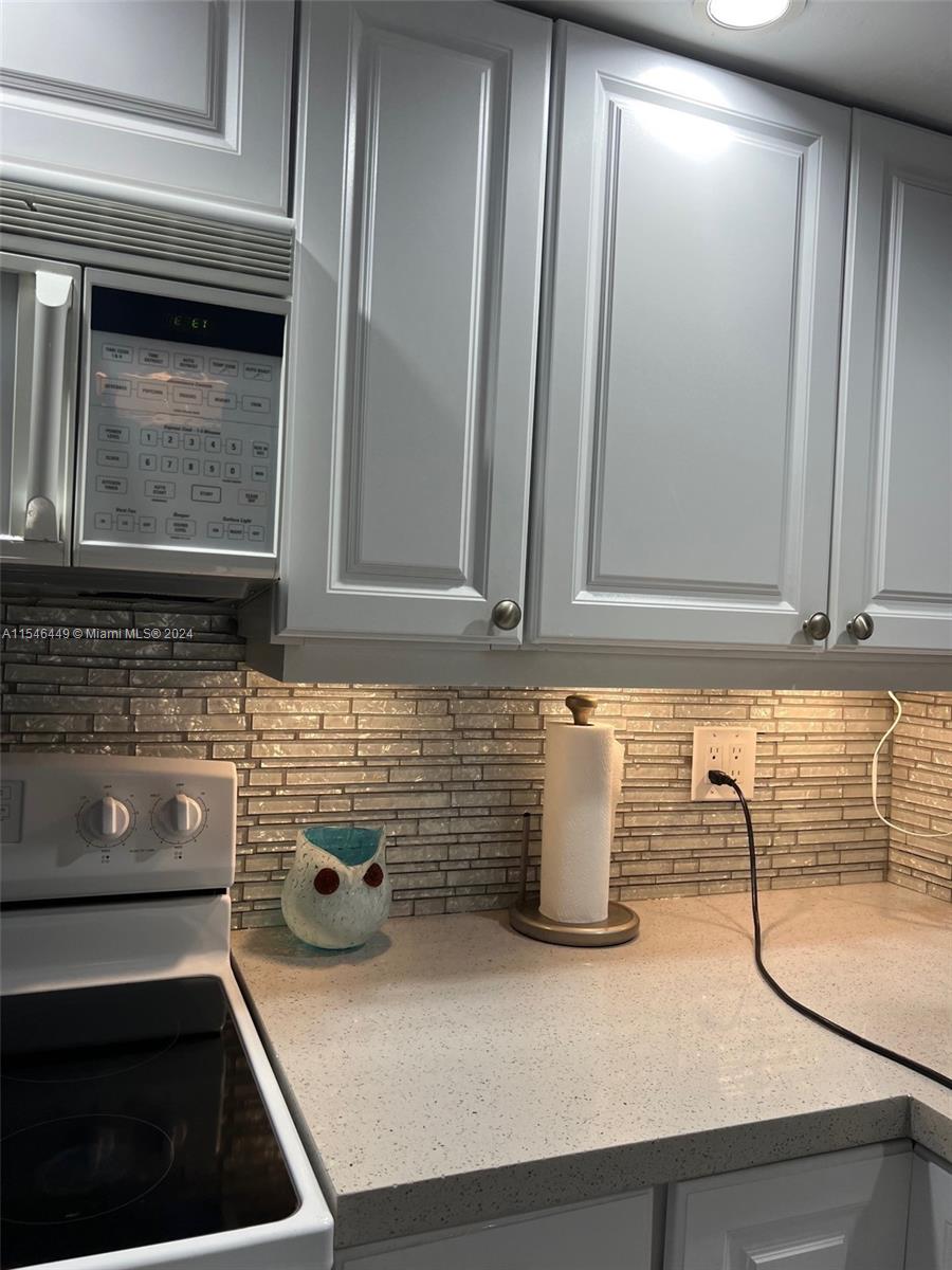 4800 Hillcrest LN 402, Hollywood, Florida 33021, 2 Bedrooms Bedrooms, ,2 BathroomsBathrooms,Residential,For Sale,4800 Hillcrest LN 402,A11546449