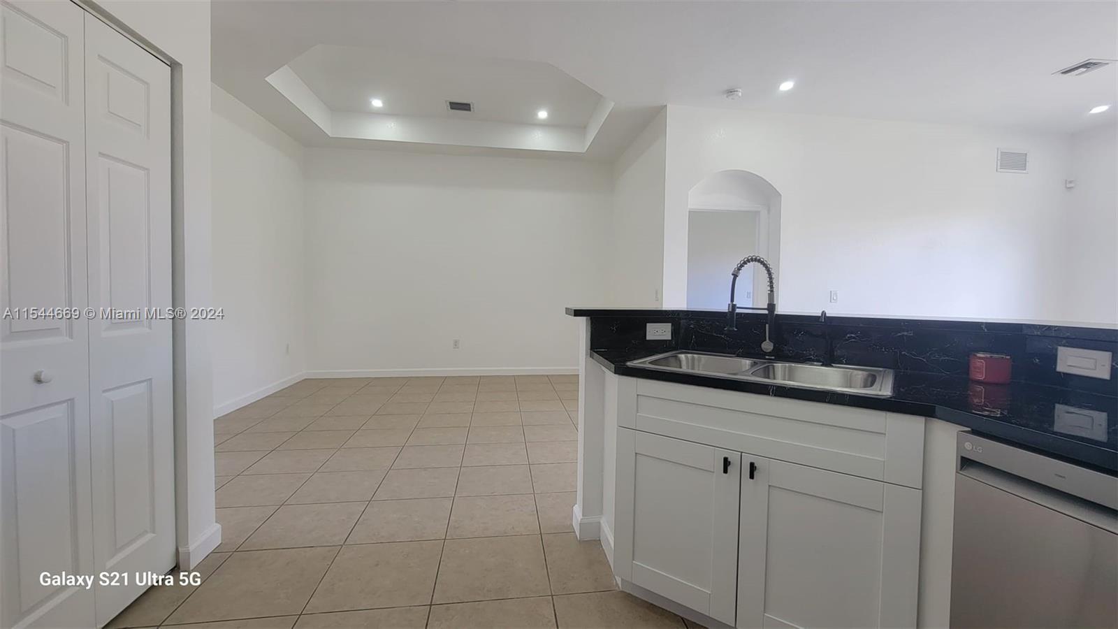 1019 NE 35th Ave 1019, Homestead, Florida 33033, 4 Bedrooms Bedrooms, ,3 BathroomsBathrooms,Residentiallease,For Rent,1019 NE 35th Ave 1019,A11544669