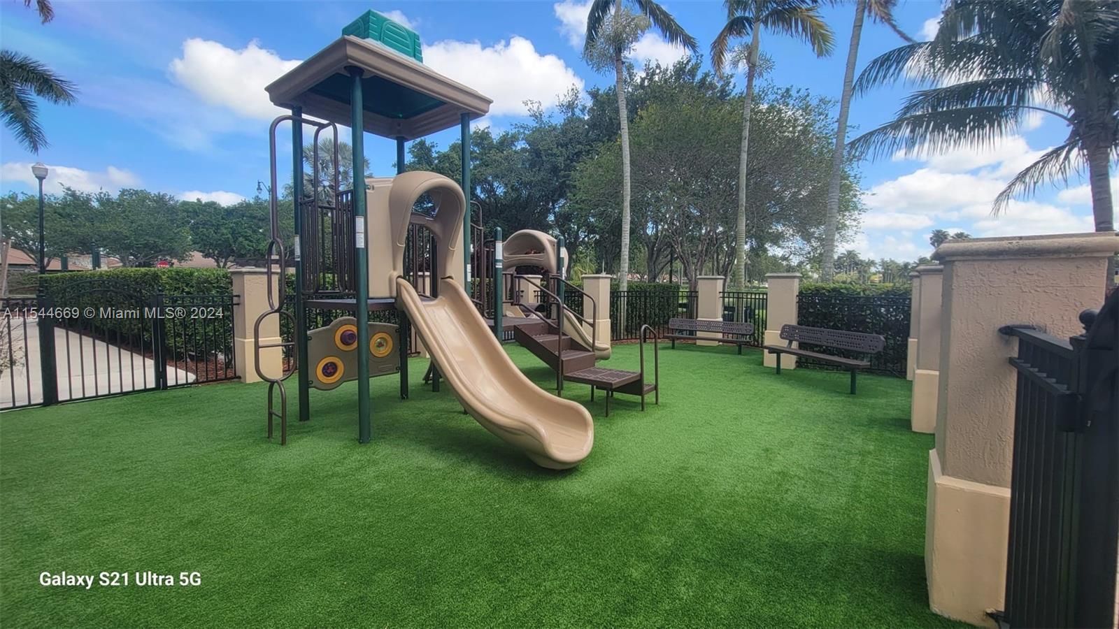 1019 NE 35th Ave 1019, Homestead, Florida 33033, 4 Bedrooms Bedrooms, ,3 BathroomsBathrooms,Residentiallease,For Rent,1019 NE 35th Ave 1019,A11544669