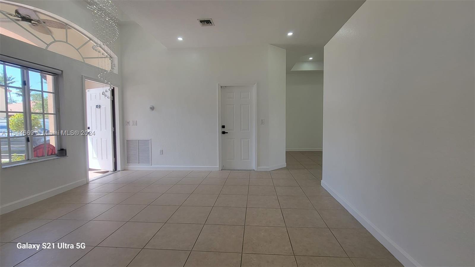 1019 NE 35th Ave 1019, Homestead, Florida 33033, 4 Bedrooms Bedrooms, ,3 BathroomsBathrooms,Residentiallease,For Rent,1019 NE 35th Ave 1019,A11544669