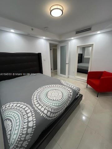 second bedroom with comfortable queen size bed