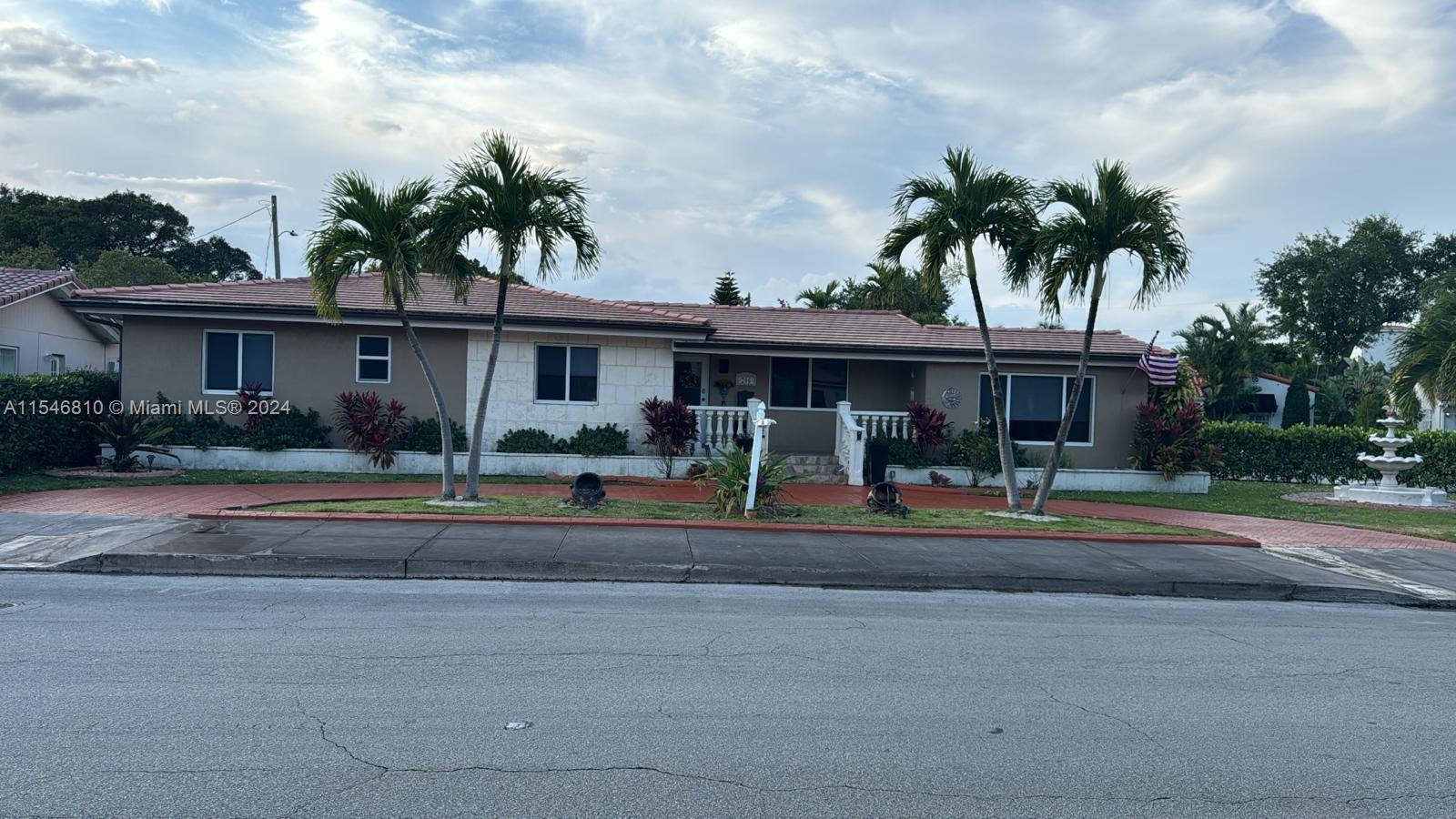206 Ponce De Leon Blvd, Coral Gables, Florida 33134, 3 Bedrooms Bedrooms, 1 Room Rooms,2 BathroomsBathrooms,Residential,For Sale,206 Ponce De Leon Blvd,A11546810