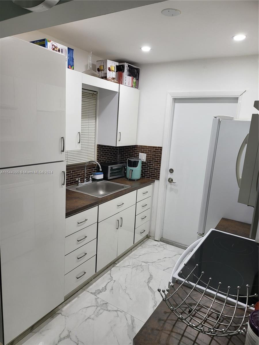 1747 Rodman St 110, Hollywood, Florida 33020, 2 Bedrooms Bedrooms, ,1 BathroomBathrooms,Residential,For Sale,1747 Rodman St 110,A11544390