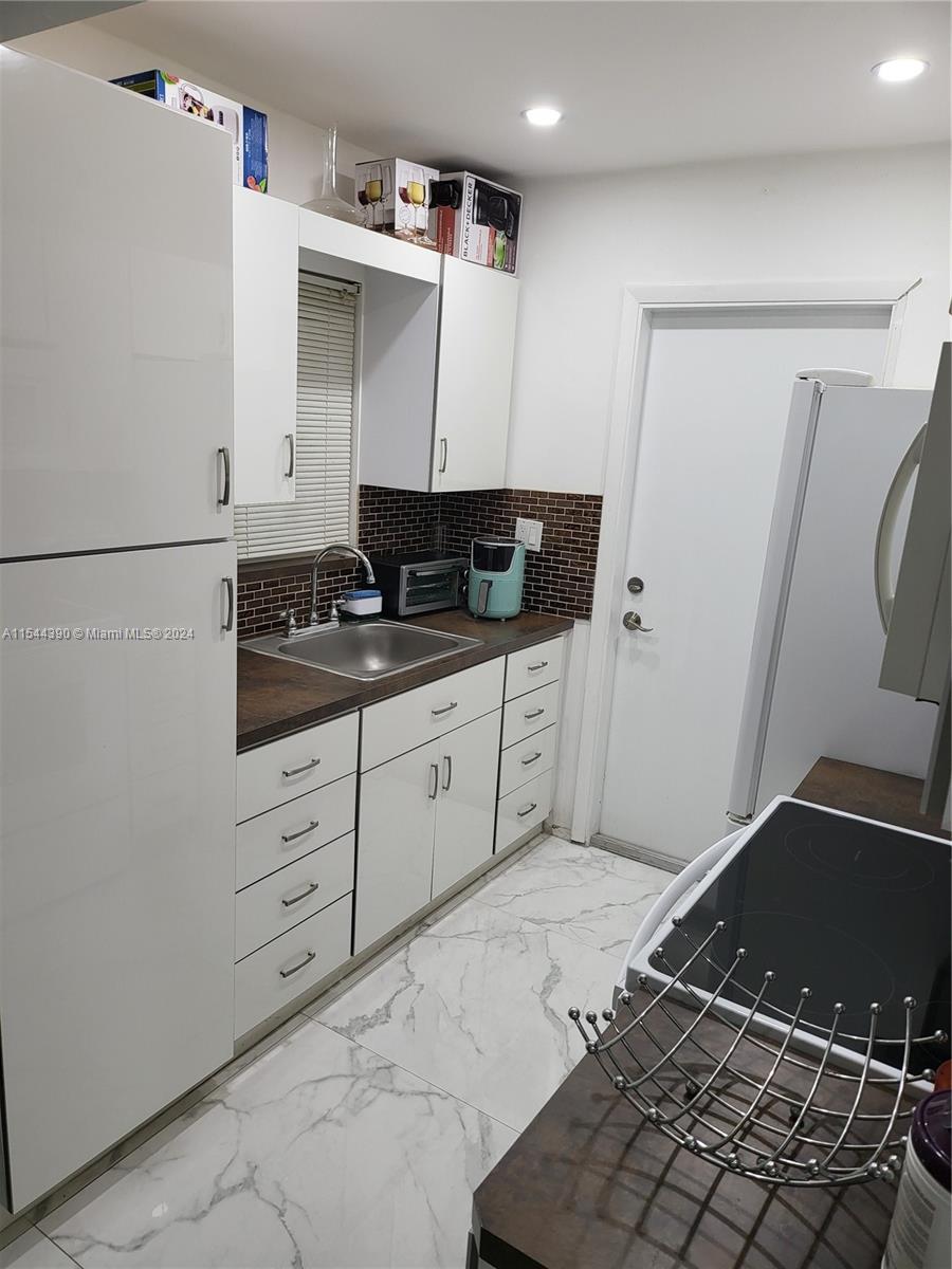 1747 Rodman St 110, Hollywood, Florida 33020, 2 Bedrooms Bedrooms, ,1 BathroomBathrooms,Residential,For Sale,1747 Rodman St 110,A11544390