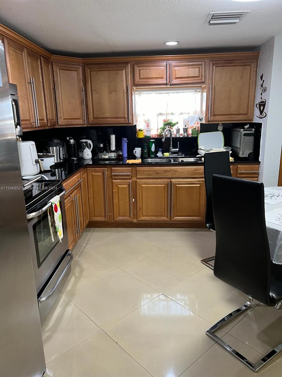 11031 NW 4th ter, Sweetwater, Florida 33172, 5 Bedrooms Bedrooms, ,4 BathroomsBathrooms,Residential,For Sale,11031 NW 4th ter,A11546852