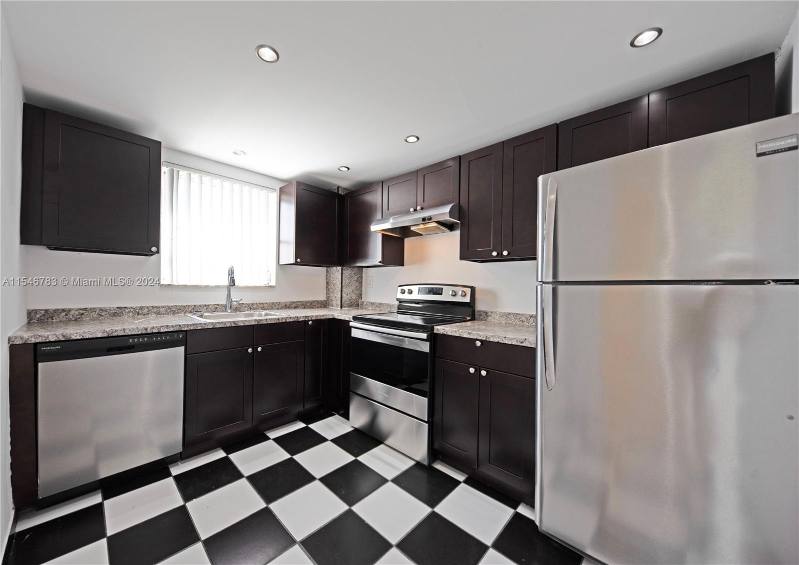 4142 N Jefferson Ave 2C, Miami Beach, Florida 33140, 2 Bedrooms Bedrooms, ,2 BathroomsBathrooms,Residential,For Sale,4142 N Jefferson Ave 2C,A11546783