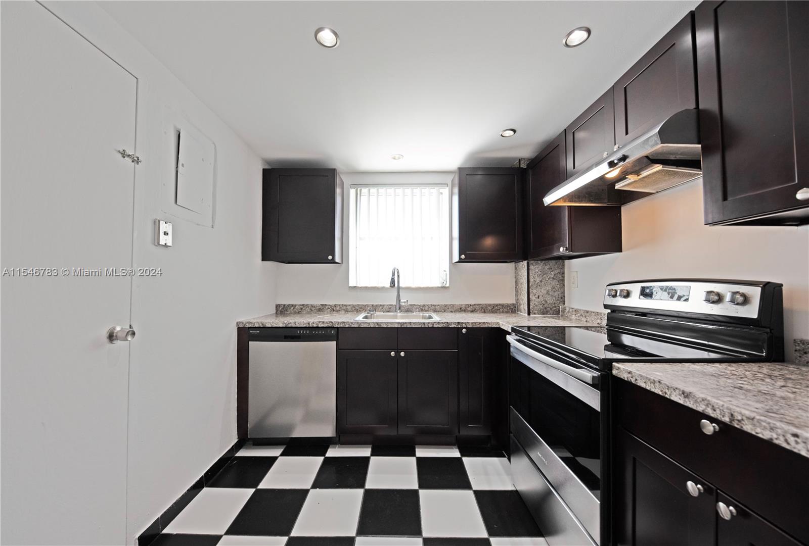 4142 N Jefferson Ave 2C, Miami Beach, Florida 33140, 2 Bedrooms Bedrooms, ,2 BathroomsBathrooms,Residential,For Sale,4142 N Jefferson Ave 2C,A11546783