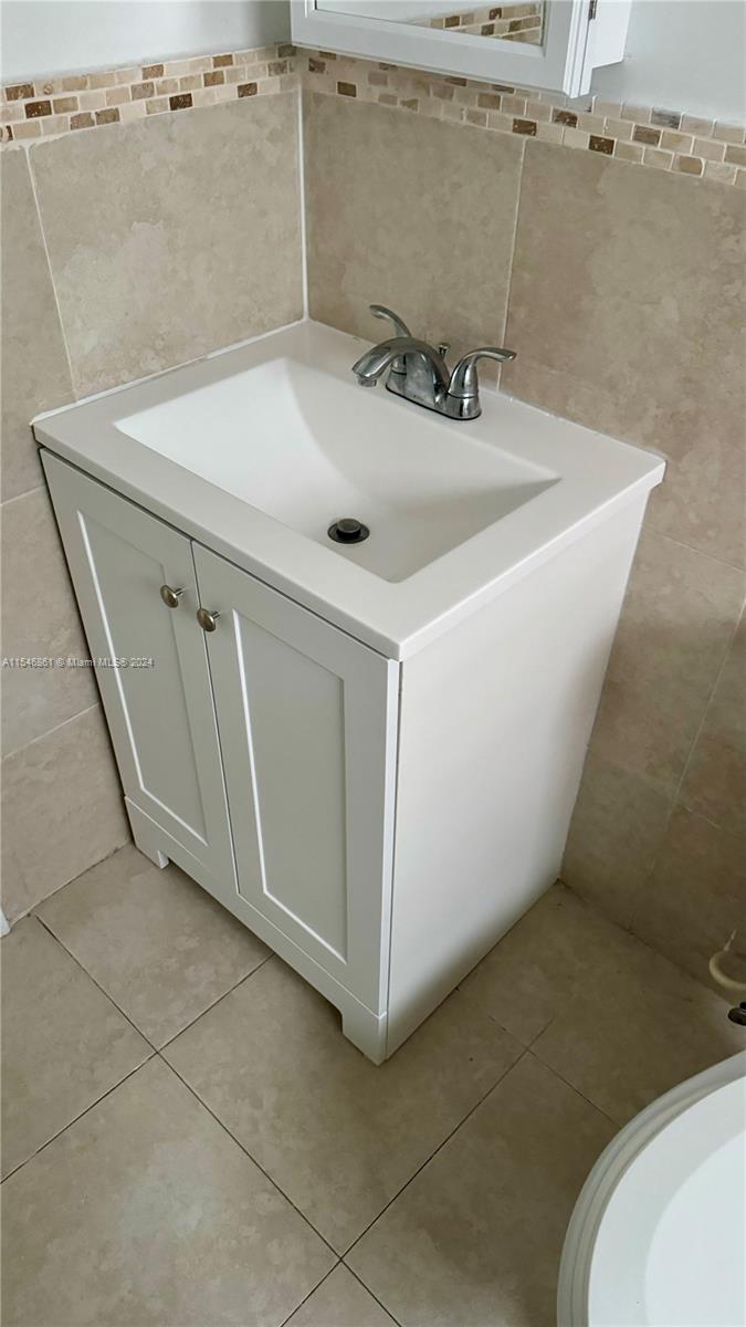 1234 Euclid Ave 4, Miami Beach, Florida 33139, ,1 BathroomBathrooms,Residentiallease,For Rent,1234 Euclid Ave 4,A11546861