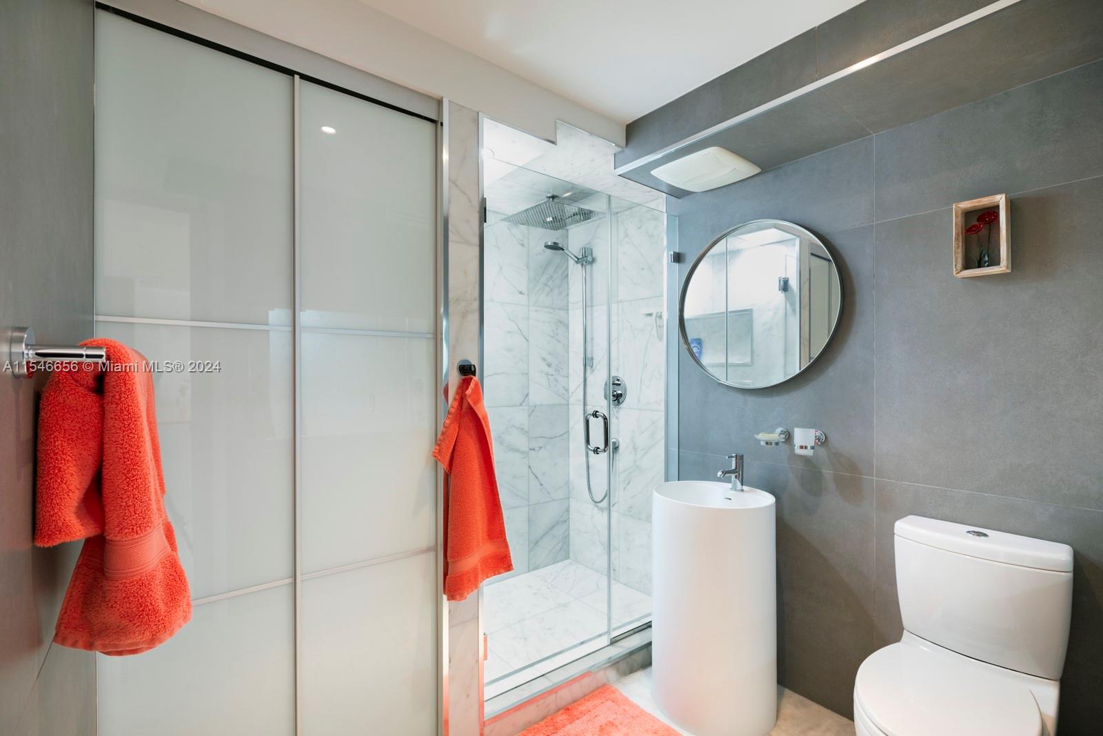 6423 Collins Ave 1404, Miami Beach, Florida 33141, 1 Bedroom Bedrooms, ,2 BathroomsBathrooms,Residential,For Sale,6423 Collins Ave 1404,A11546656