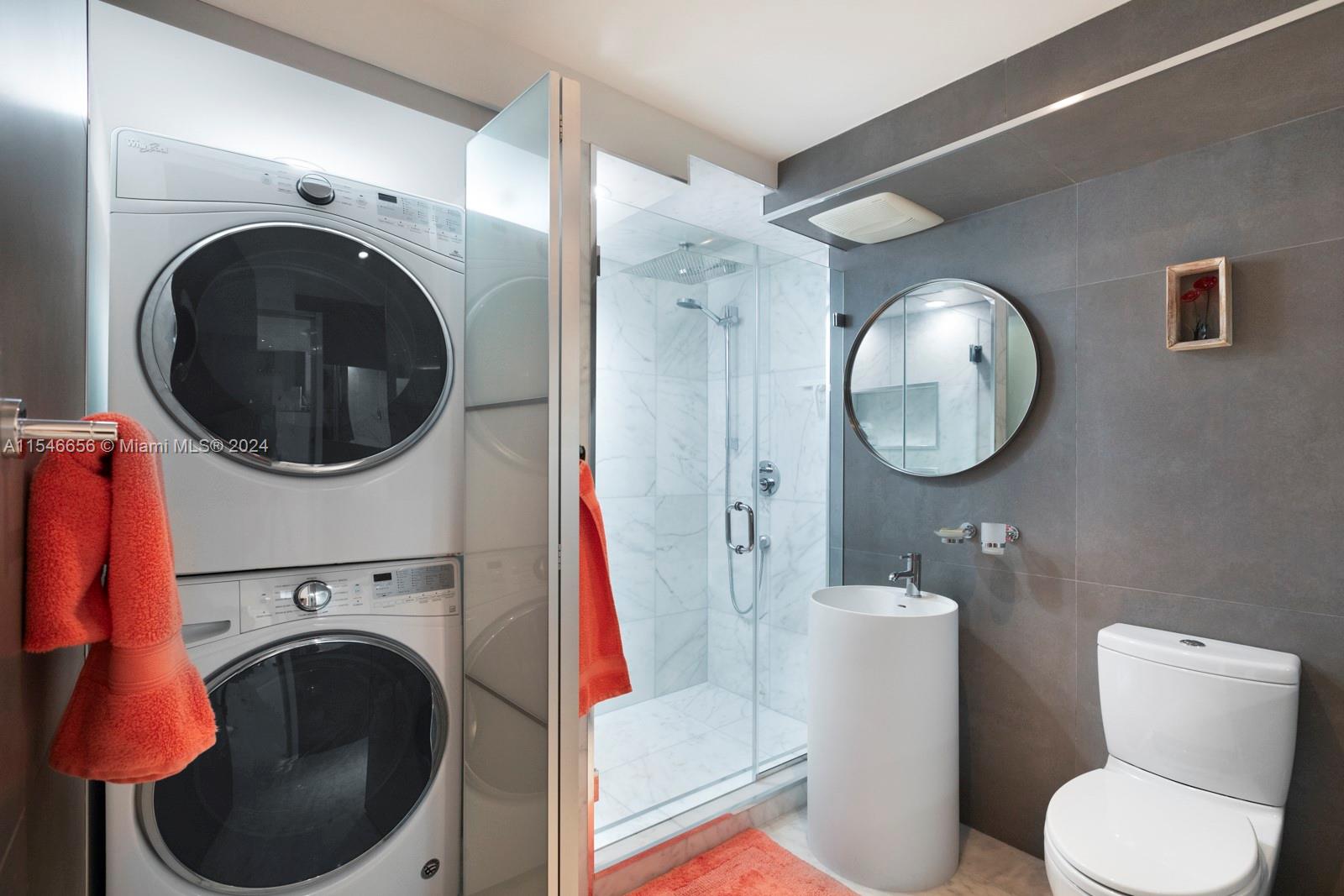 6423 Collins Ave 1404, Miami Beach, Florida 33141, 1 Bedroom Bedrooms, ,2 BathroomsBathrooms,Residential,For Sale,6423 Collins Ave 1404,A11546656