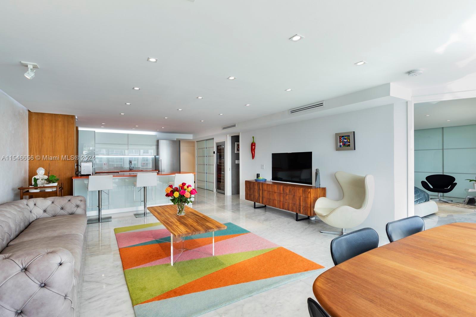 6423 Collins Ave 1404, Miami Beach, Florida 33141, 1 Bedroom Bedrooms, ,2 BathroomsBathrooms,Residential,For Sale,6423 Collins Ave 1404,A11546656