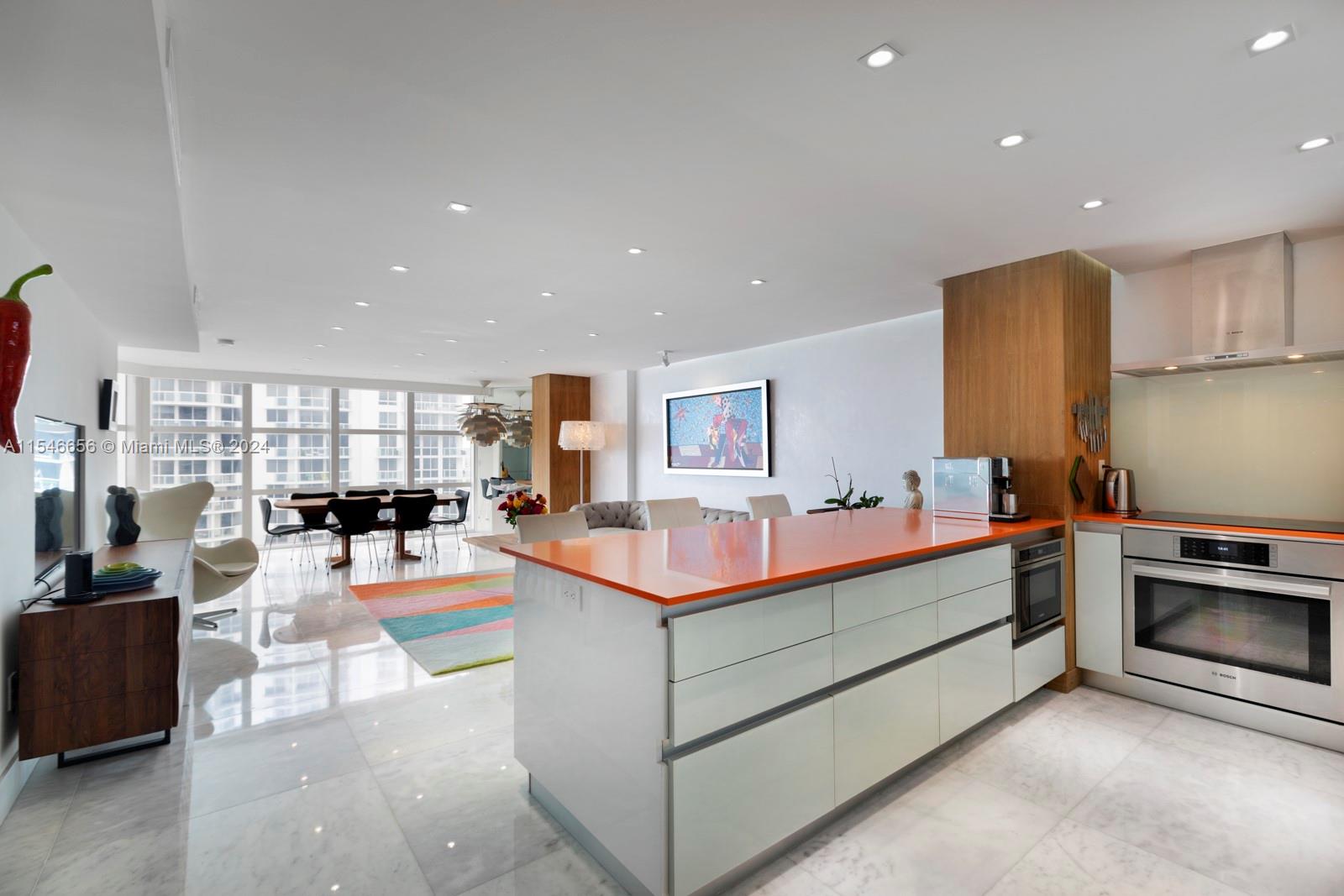 6423 Collins Ave 1404, Miami Beach, Florida 33141, 1 Bedroom Bedrooms, ,2 BathroomsBathrooms,Residential,For Sale,6423 Collins Ave 1404,A11546656