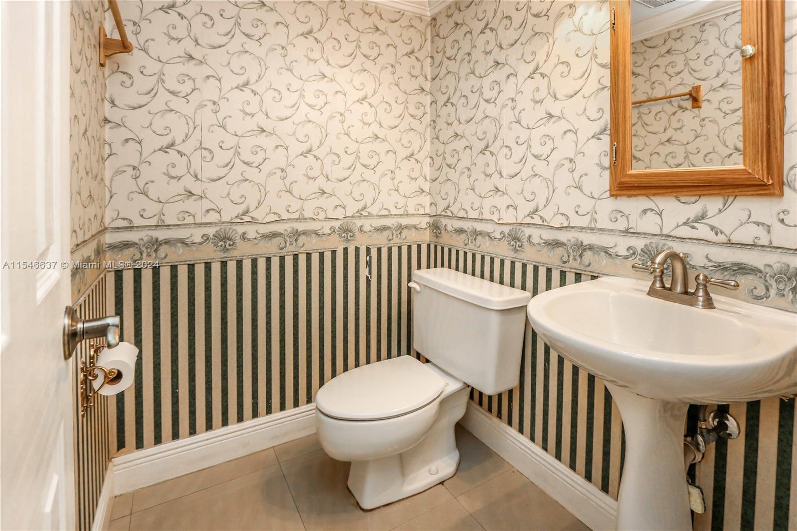 10000 NW 9th St Cir 8, Miami, Florida 33172, 2 Bedrooms Bedrooms, ,2 BathroomsBathrooms,Residential,For Sale,10000 NW 9th St Cir 8,A11546637